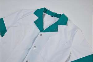 Uniforme Médico con Bloques de Color Blanco y Verde, Ropa de Trabajo para Enfermeras de <span class=keywords><strong>Farmacia</strong></span>, Uniforme para Personal Médico con Logotipo Bordado Personalizado - Product Image 2