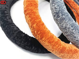 Nueva cubierta de <span class=keywords><strong>volante</strong></span> de 3 radios de felpa Universal Furry para Cadillac Auto Cars Winter con Diamond Venta caliente - Product Image 4