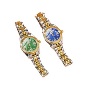 Nouvelle <span class=keywords><strong>montre</strong></span> à <span class=keywords><strong>quartz</strong></span> Aurora Shell Diamond Stars Roma pour <span class=keywords><strong>femme</strong></span> avec bracelet en or et acier - Product Image 1
