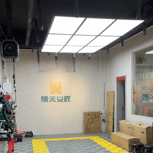 Paquete de Equipos Compactos para Talleres de Estética Automotriz: Hidrolavadora de Alta Presión, Aspiradora, Enrollador de Manguera, Luz LED y Rejillas para Piso - Product Image 4