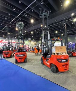 HELI CPD-25 4-Rad-Elektro-Gegengewichtsstapler der K3-Serie mit vollständigem AC-Antriebssystem, 3-4 Ventilen und breit sichtbarem Mast - Product Image 1