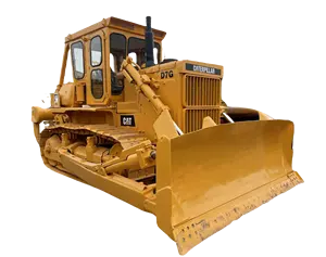 Engin de terrassement d'occasion Caterpillar original D7G avec ripper bulldozer sur chenilles d'occasion D7G en cour sur Offre Spéciale