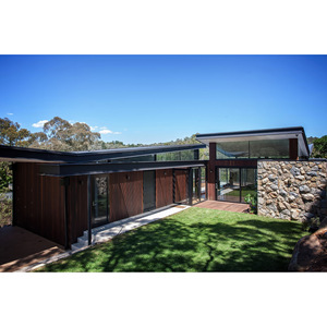 Villa moderna de madera con paredes de vidrio y detalles de piedra para espacios de vida al aire libre - Product Image 1
