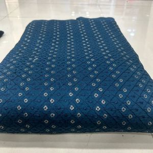 Tela de Seda Chanderi Jacquard Transpirable Azul Marino con Bordado para Ropa y Textiles para el Hogar - Product Image 1