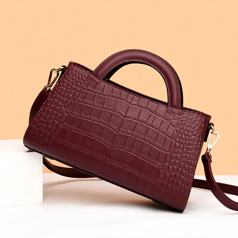 Hot sale fashion travel multipurpose ladies messenger bag 2023 new temperament tote bag luxury large crocodile handbag for women