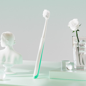 Cepillo de dientes de alta gama con orificios cuadrados, cerdas suaves, 10000 cerdas, cepillo de dientes manual para adultos, limpieza suave para uso diario - Product Image 4