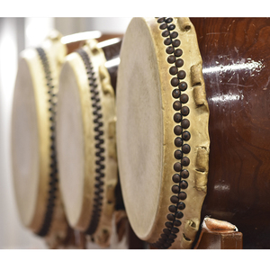 Tambour japonais Taiko Wadaiko personnalisé et magnifique avec support et baguette de percussion - Product Image 4
