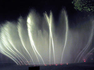 Fontaine cascade <span class=keywords><strong>d</strong></span>'extérieur 1D 2D 3D Buse en acier inoxydable Grand lac Jets <span class=keywords><strong>de</strong></span> saut Musique danse <span class=keywords><strong>pour</strong></span> étang Spectacles <span class=keywords><strong>Jardin</strong></span> en pierre - Product Image 4