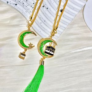 Lámpara Colgante de Metal de Imitación Antigua Moderna y Lujosa con Diseño Único de Medallón Grabado - Product Image 2