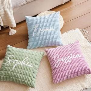Housse de coussin personnalisée en polyester tricoté chenille, avec nom sur mesure, amovible et lavable, carrée, pour chambre d'enfant - Product Image 1
