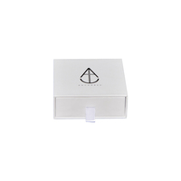Caja de Regalo Moderna y Ecológica con Cajón, Logotipo Personalizado, Recubrimiento UV, Laminado Mate y Grabado en Relieve para Empaque de Joyería