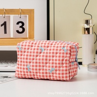 Tas Kosmetik Berpola Bunga Baru, Berbahan Quilted, Bernapas, Portabel, Organizer Perawatan Kulit untuk Perjalanan Wanita dengan Desain Sederhana
