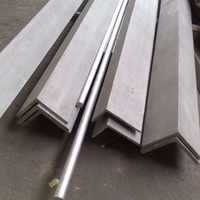 Profilé en L perforé en acier égal Q235B pour supports de rangement industriels et supports de montage d'armoires électriques