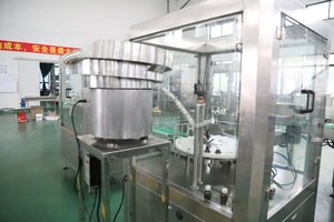 食品業界自動モノブロックキャッピングフィーダースクリュー自動小瓶充填およびキャップ締め付け機 - Product Image 5