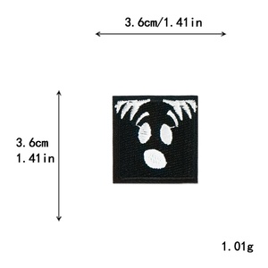 Patch de Tecido Bordado Criativo com Expressão Engraçada em Formato Quadrado Preto para Roupas, Chapéus e Mochilas - Product Image 3