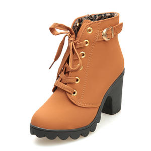 Bottines courtes pour femme en cuir nubuck style motard, collection automne 2026, à talon épais et boucle de ceinture, polyvalentes et tendance - Product Image 4