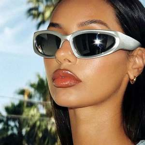 Lunettes de soleil sport Y2K personnalisées en gros, style cool, protection UV400, effet miroir, pour femmes et hommes - Product Image 1