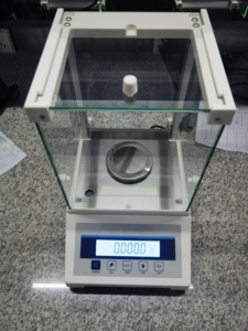 고정밀 <span class=keywords><strong>0.0001g</strong></span> 실험실 균형 디지털 분석 균형 좋은 가격