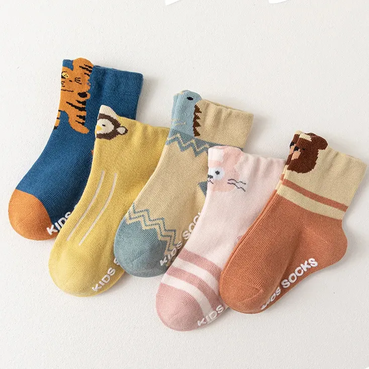Meias antiderrapantes para bebês Xiangyi, meias de algodão neutro para bebês, meias de desenho animado para chão, para meninos e meninas, atacado 2024