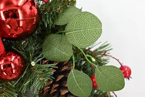 Ventes chaudes, couronne artificielle personnalisée de Noël avec aiguilles de pin, baies rouges, cône de pin et nœud rouge - Product Image 4