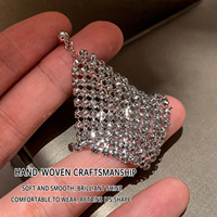 Boucles d'oreilles pendantes en maille tressée dorée et argentée effet tapis magique avec pompons pour femme, bijoux fantaisie, vente en gros