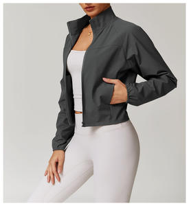 Veste de sport d'été OEM Fiess à col montant, fermeture éclair intégrale, haut de sport court pour la course à pied, veste de sport avec poches, ensemble élégant, respirant et à séchage rapide - Product Image 4