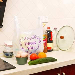 Sacs en plastique biodégradables blancs pour t-shirts, avec logo personnalisé, scellables à chaud, avec poignées, taille standard pour supermarché - Product Image 3