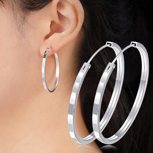 Orecchini a Cerchio in Oro Bianco 14K E4263, Finitura Lucida, Gioielli alla Moda - Product Image 4