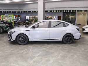 Auto MG6 Turbo Fastback 2024 con Aire Acondicionado, Techo Corredizo, Autonomía de 754 km, para Compradores Jóvenes en Ghana y Nigeria - Product Image 4