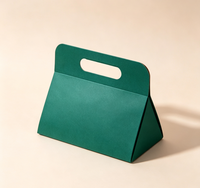 Boîte Cadeau Rectangulaire Rigide Recyclable Imprimée en Quatre Couleurs avec Fermeture Magnétique et Poignée Intégrée pour Bonbons, Chocolats, Mariages