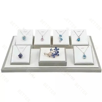Haut de gamme blanc argent personnalisé gratuit combinaison bijoutiers affichage collier boucles d'oreilles anneau bracelet vitrine en cuir Pu bijoux plateau ensemble