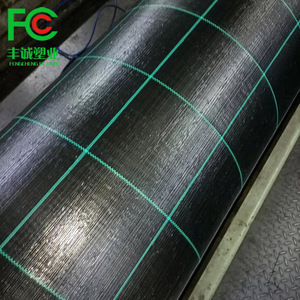 Tissu de protection de couverture de <span class=keywords><strong>sol</strong></span> de tapis anti-mauvaises herbes de <span class=keywords><strong>grille</strong></span> noire tissée de pp - Product Image 1