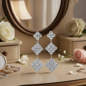 Boucles d'oreilles pendantes géométriques en or blanc, serties de cristaux et strass taille brillant rond, style classique pour femme, idéales pour les soirées - Product Image 2