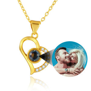 [Cobre] collar de proyección de diamantes de joyería de corazón <span class=keywords><strong>con</strong></span> <span class=keywords><strong>foto</strong></span> personalizada en el interior, <span class=keywords><strong>colgante</strong></span> de imagen oculta personalizado romántico - Product Image 1