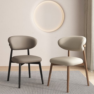 Chaise de salle à manger rembourrée de style scandinave, structure en bois massif, design moderne, pour salle à manger, usage adulte - Product Image 1
