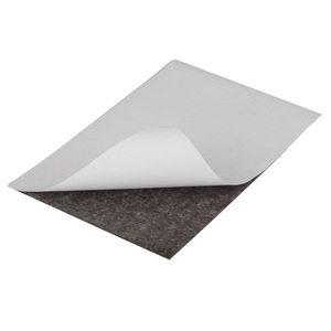 Feuille A4 magnétique en caoutchouc stratifiée adhésive blanche avec la bande double face - Product Image 1