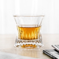 Juego de decantador de whisky de cristal sin plomo al por mayor con 4 vasos de whisky antiguos para licor Bourbon