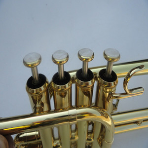 Fabricant d'<span class=keywords><strong>instruments</strong></span> à <span class=keywords><strong>vent</strong></span> occidentaux de petite corne en laiton doré laqué à 4 touches Vente en gros de petite corne en laiton - Product Image 3