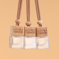 Diffuseur de parfum en verre de 8 ml en gros, petit diffuseur de parfum carré pour voiture avec clip de ventilation