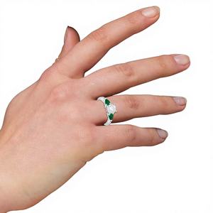 Anillo de Compromiso de Oro Blanco de 18K con Diamante de 0.61ct y Esmeralda Verde Pera, Calidad AAA, Claridad Impecable para Novias - Product Image 1