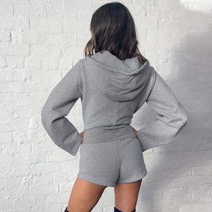 Ensemble de survêtement personnalisé 2026 pour femme : haut court zippé à manches longues et short, en maille respirante, tenue de sport décontractée pour l'entraînement - Product Image 6