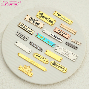 Etiqueta metálica ovalada rectangular personalizada con logotipo en relieve y esmalte, etiqueta de lujo con letras para prendas - Product Image 1