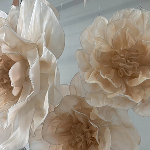 Fiori Giganti <span class=keywords><strong>in</strong></span> Organza con <span class=keywords><strong>Farfalle</strong></span>, Fiori Grandi Fatti a Mano per Sfondi Matrimoniali, Decorazioni per Eventi e Feste, Esposizione per Negozi al Dettaglio - Product Image 3