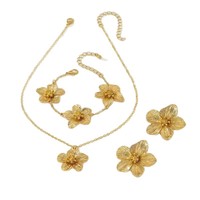 Ensemble floral transfrontalier euro-américain tendance pour femme, collier, bracelet et boucles d'oreilles à pendentif étamine dorée, best-seller Shein
