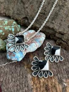 Conjunto de Collar y Aretes de Plata de Ley Hechos a Mano con Bisonte Blanco, Cadena Ajustable, Engaste de Bisel, Joyería - Product Image 3