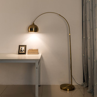 Lustre de salon italien au design nordique moderne, base en métal en arc, lampe sur pied d'angle LED blanche