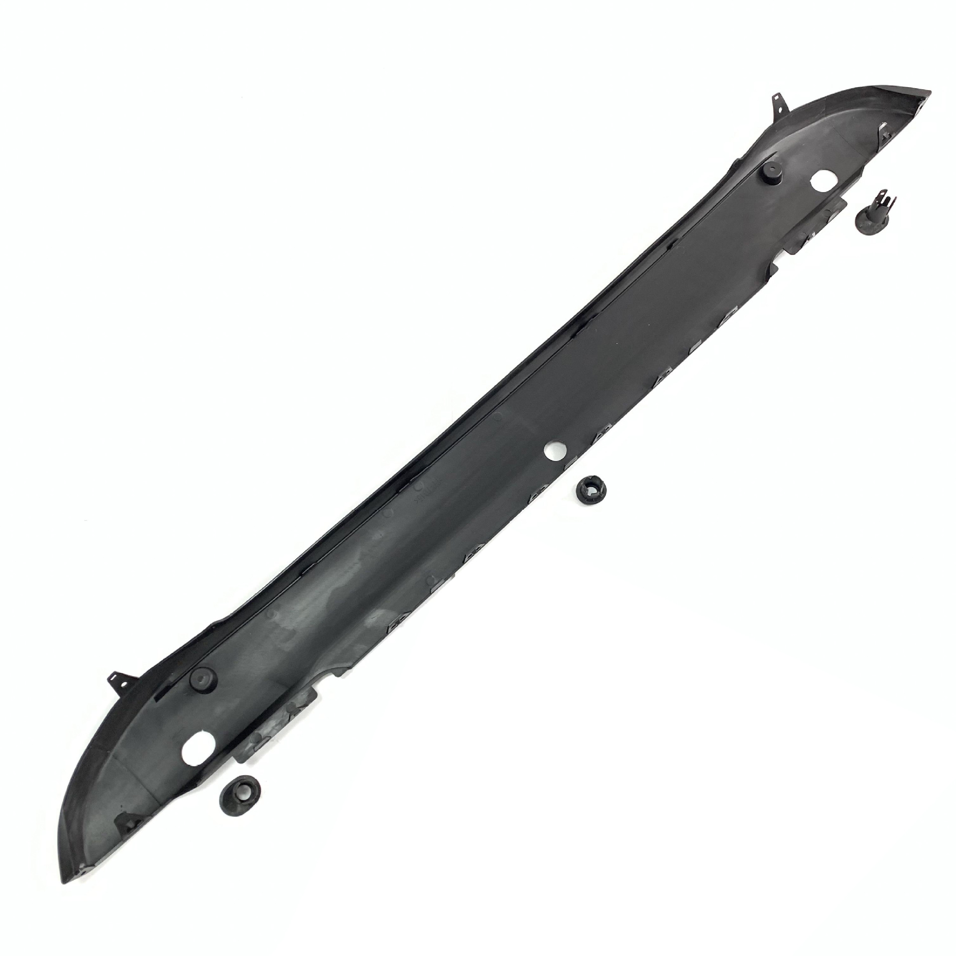 Two-door high-spec version rear bumper lower skirt