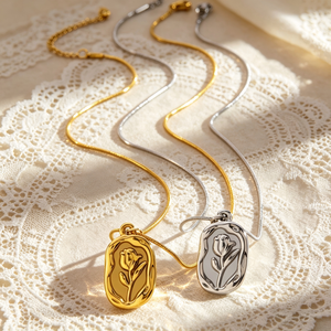 Collier Pendentif en Acier Inoxydable Plaqué Or 18K PVD, Breloques Fleur Rose Rétro Tendance, Étanche, pour <span class=keywords><strong>Femme</strong></span>, Vente en Gros - Product Image 2