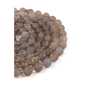 Collier long noué à la main en pierre naturelle - Product Image 4