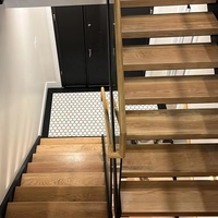 Escalier flottant en bois massif avec éclairage LED, poutre invisible en acier, escalier à cordes
